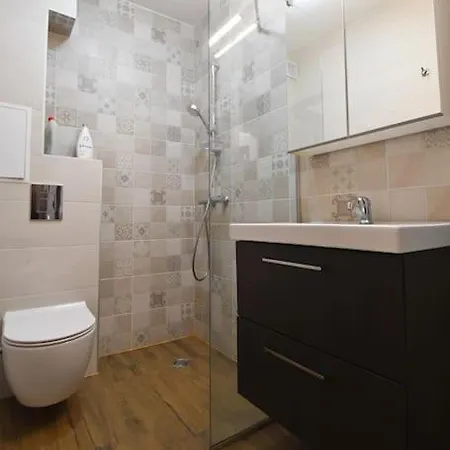 Inb Banishora Spot Sofya